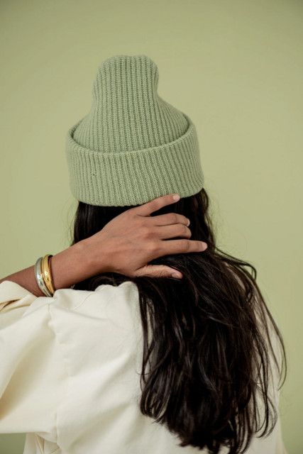 Брендовые женские шапки: как правильно выбрать по распродаже