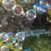 чому мильні бульбашки є різнокольоровими